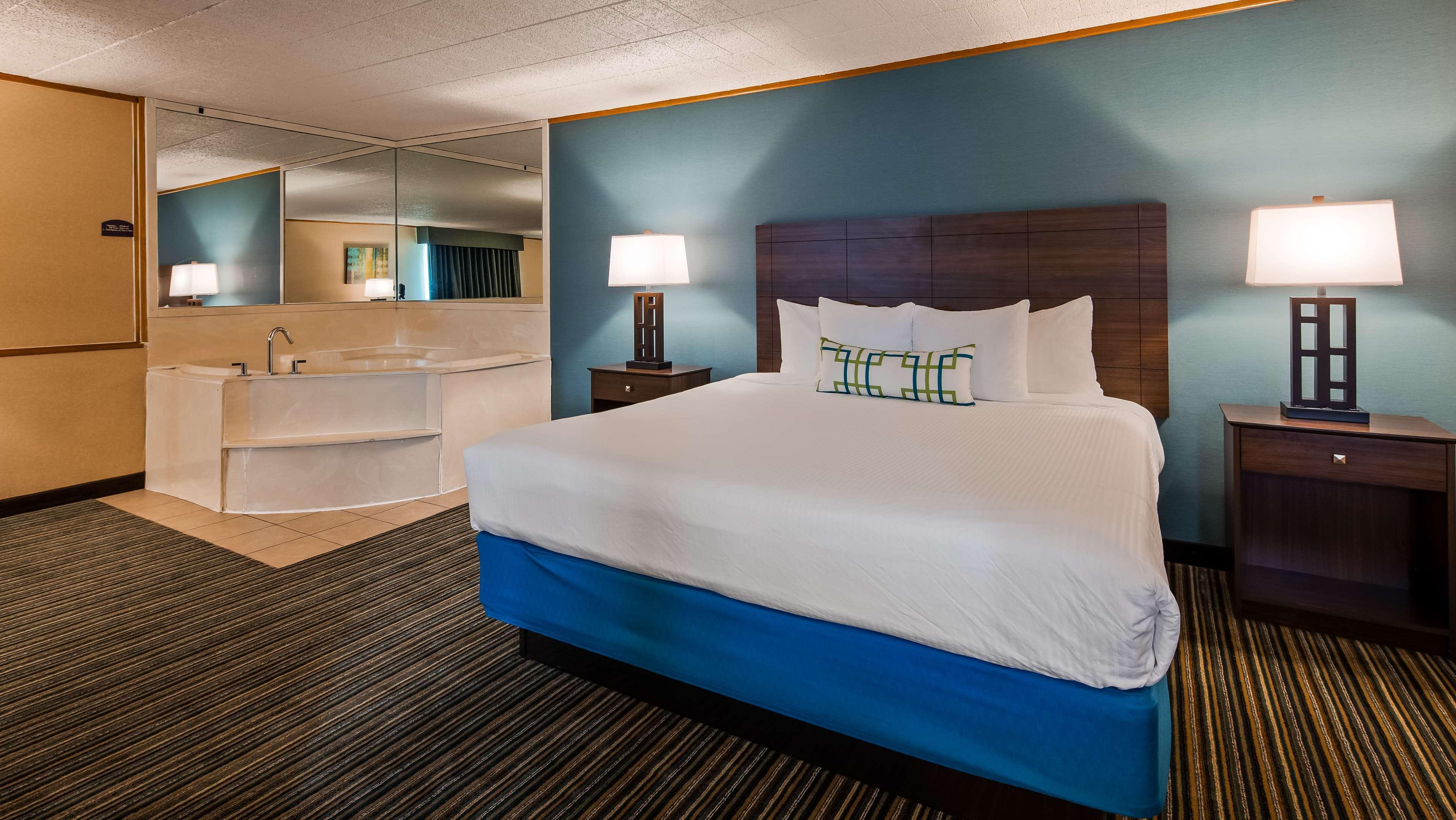 Best Western Woodhaven Inn Buitenkant foto