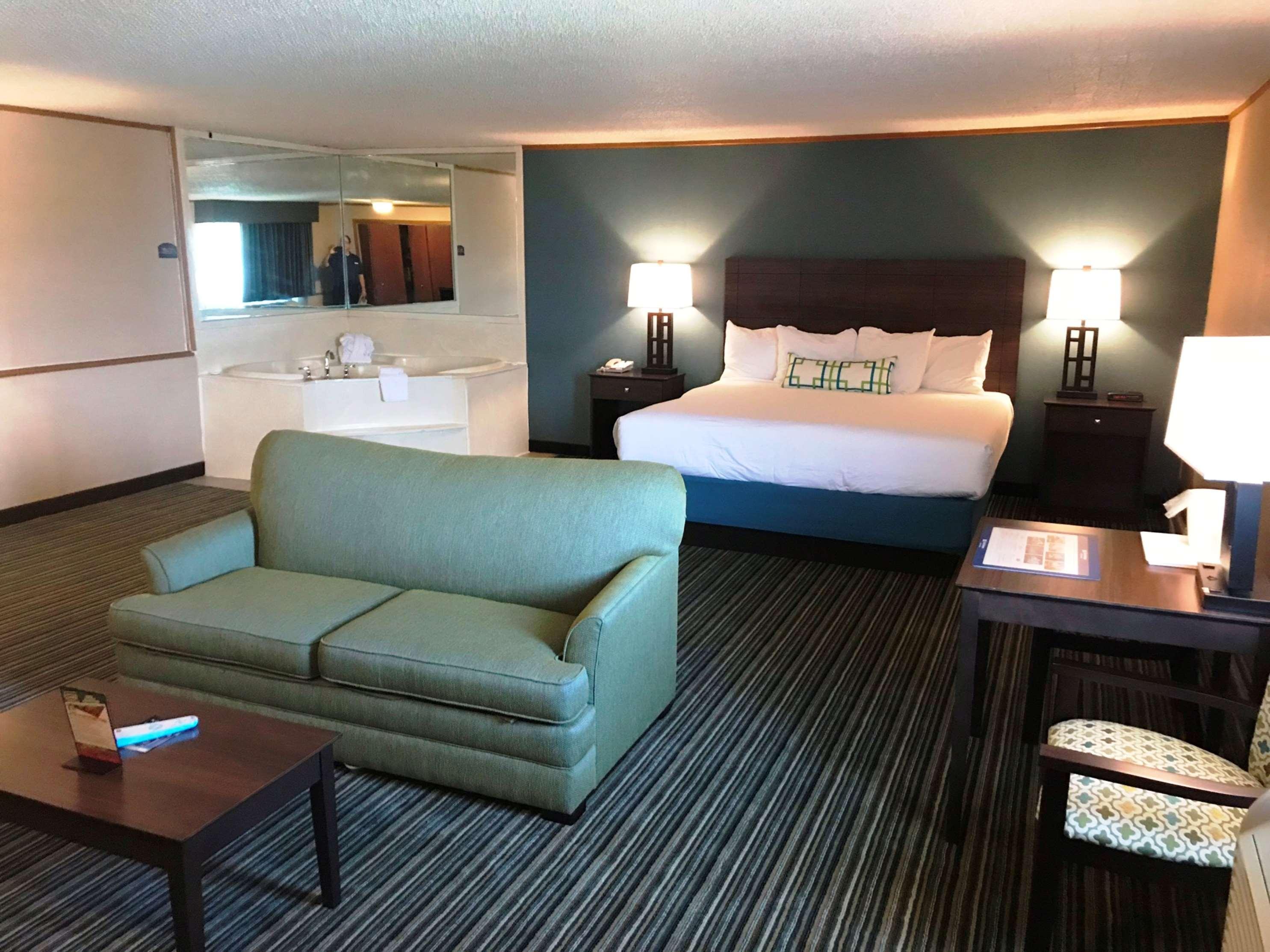 Best Western Woodhaven Inn Buitenkant foto
