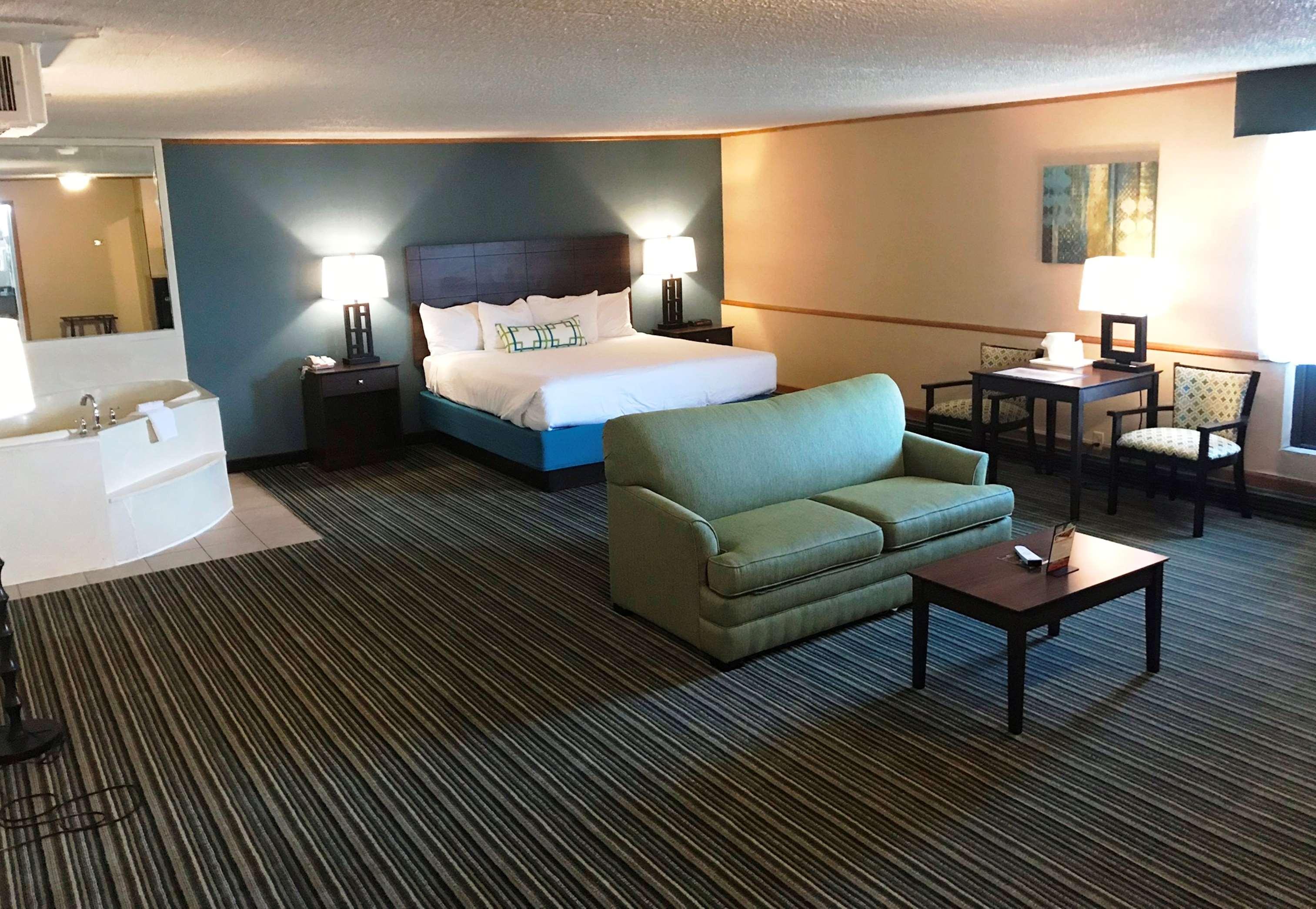Best Western Woodhaven Inn Buitenkant foto