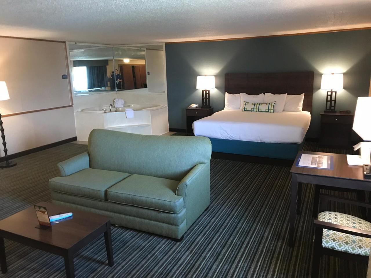 Best Western Woodhaven Inn Buitenkant foto